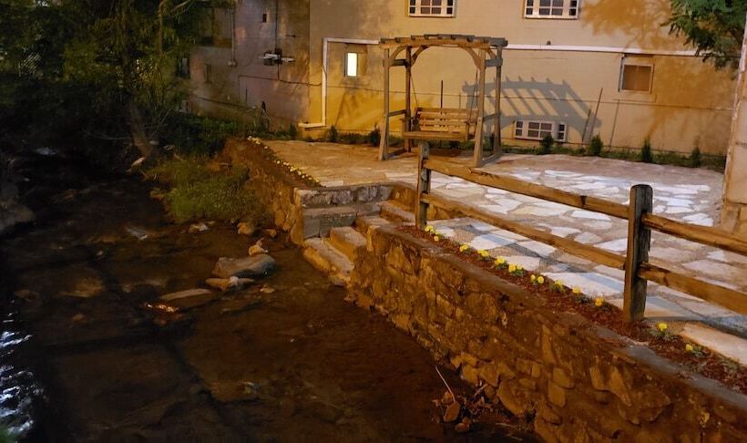 Marshall's Creek Rest Motel