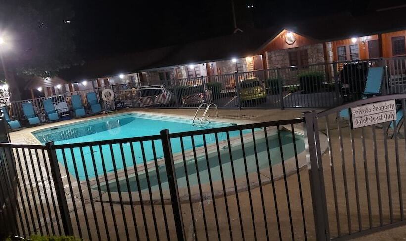 Marshall's Creek Rest Motel