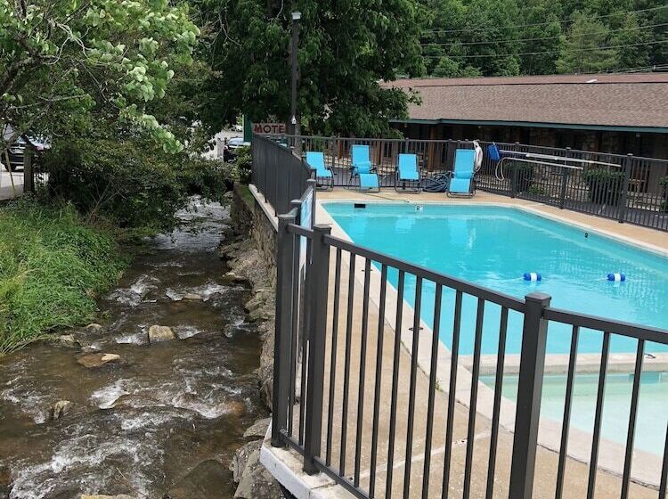 Marshall's Creek Rest Motel