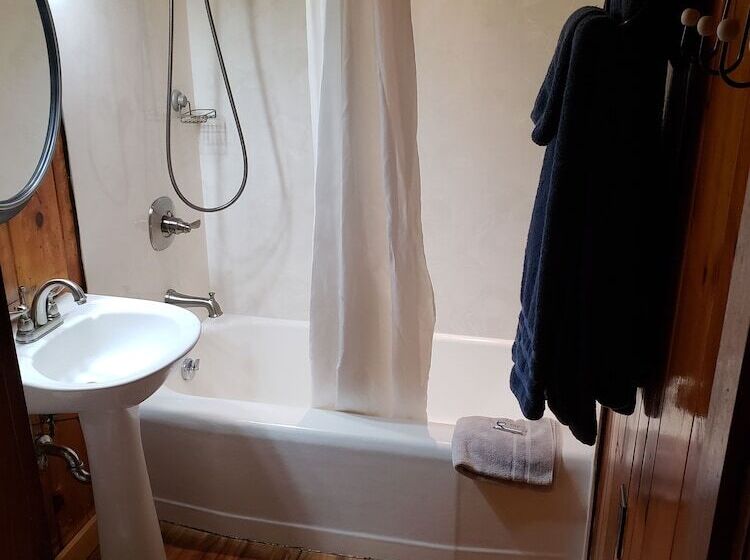 Marshall's Creek Rest Motel