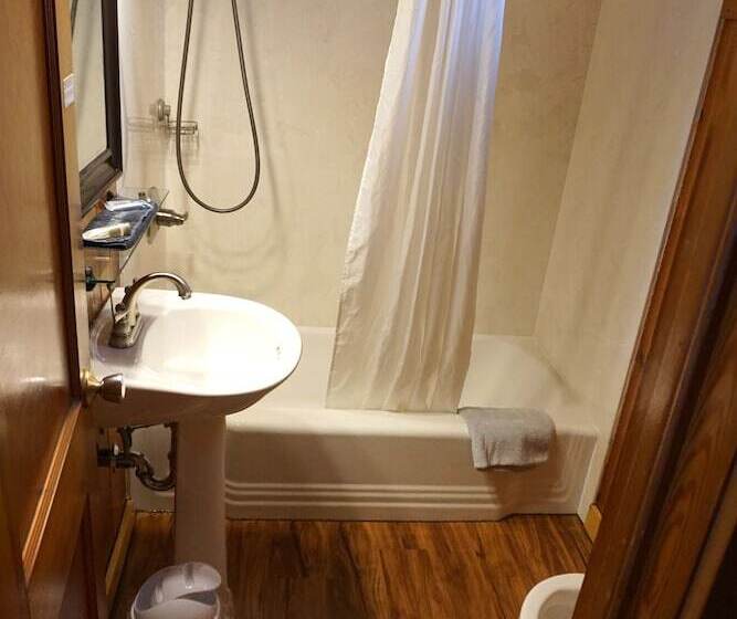 Marshall's Creek Rest Motel