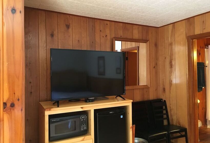 Marshall's Creek Rest Motel