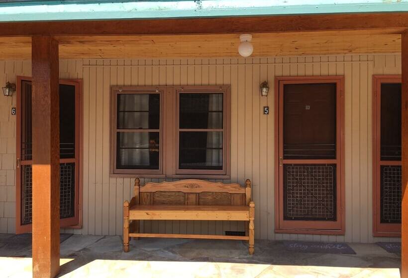 Marshall's Creek Rest Motel