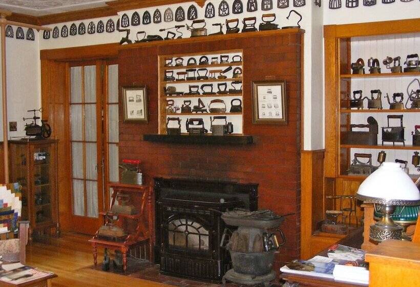 Old Iron Inn Bed And Breakfast