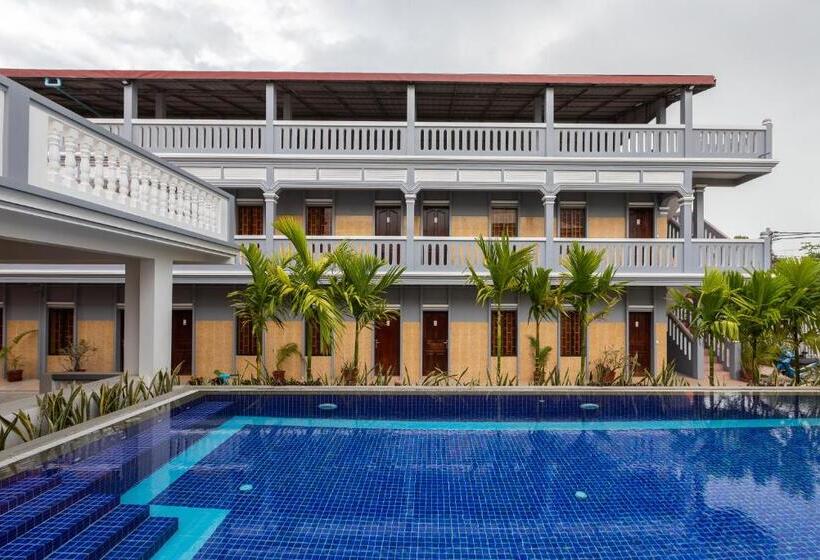 پانسیون Botoum Hostel