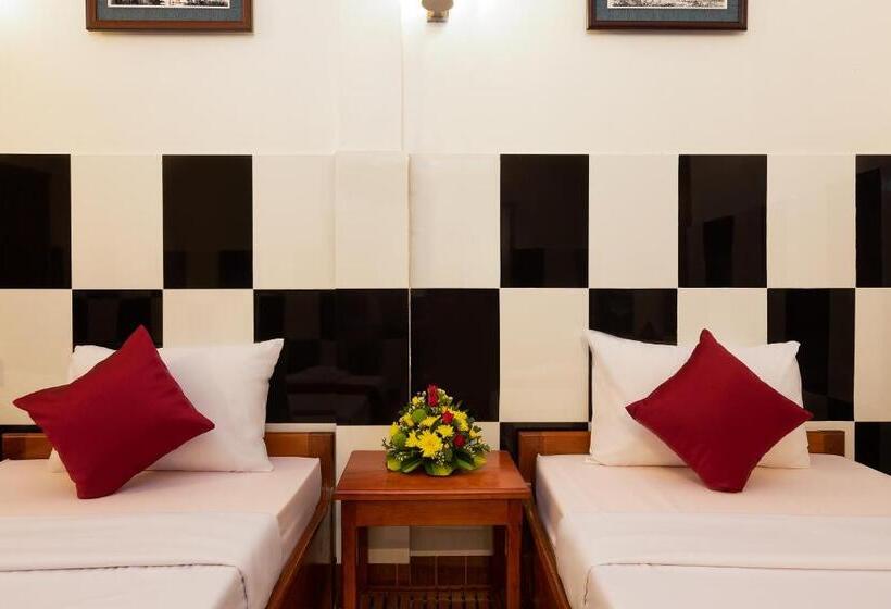 پانسیون Botoum Hostel