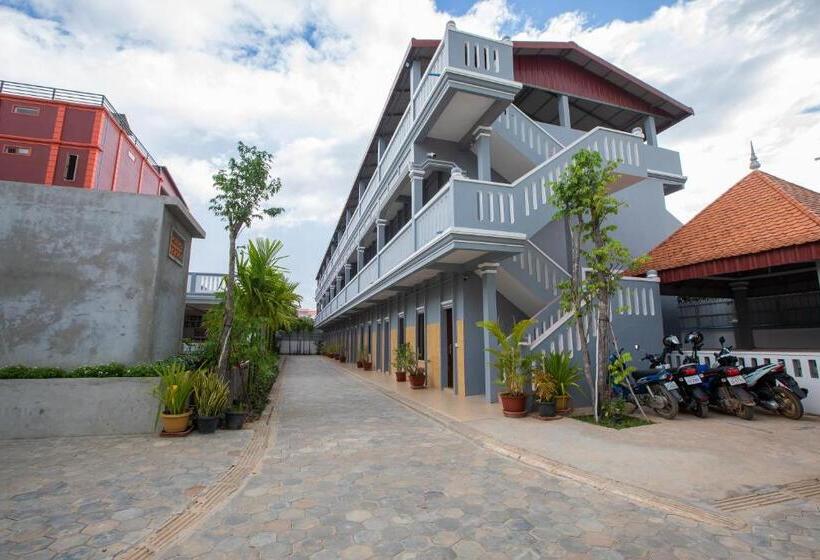 پانسیون Botoum Hostel