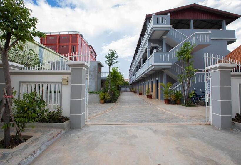 پانسیون Botoum Hostel