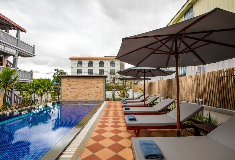 پانسیون Botoum Hostel