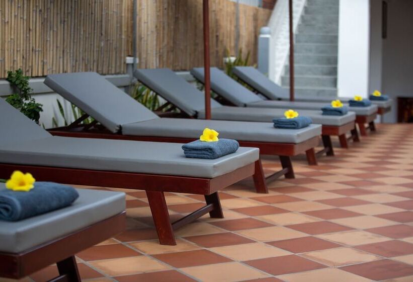 پانسیون Botoum Hostel