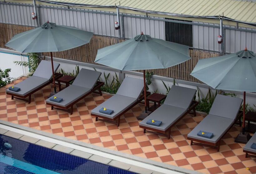 پانسیون Botoum Hostel