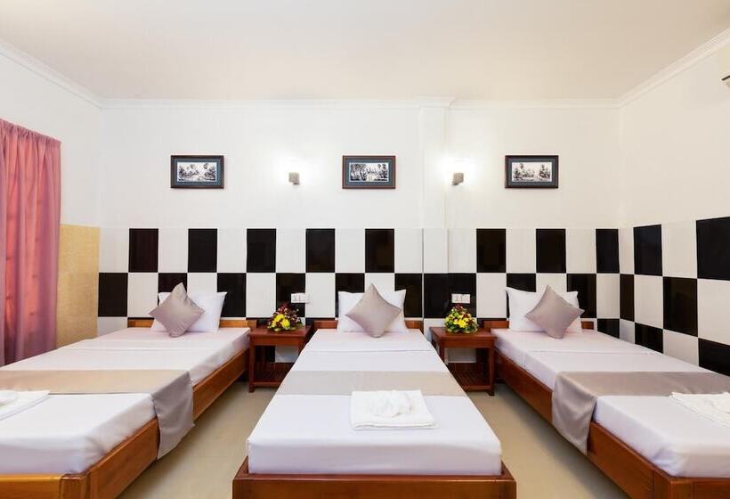 پانسیون Botoum Hostel