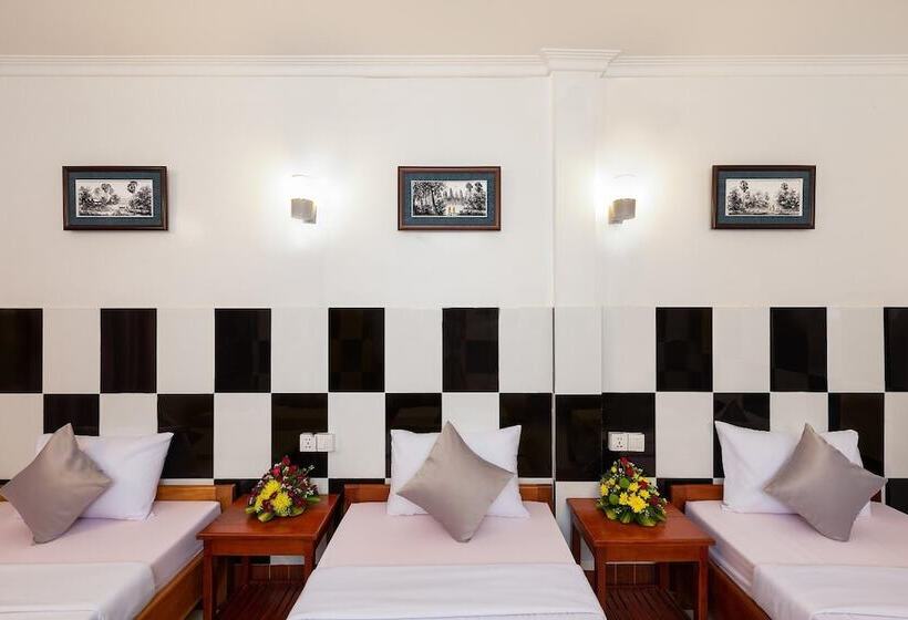 پانسیون Botoum Hostel