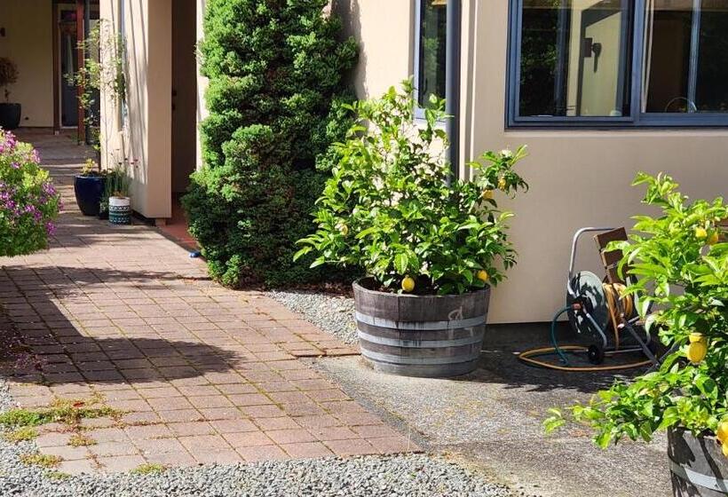 פנסיון Boutique Art Retreat