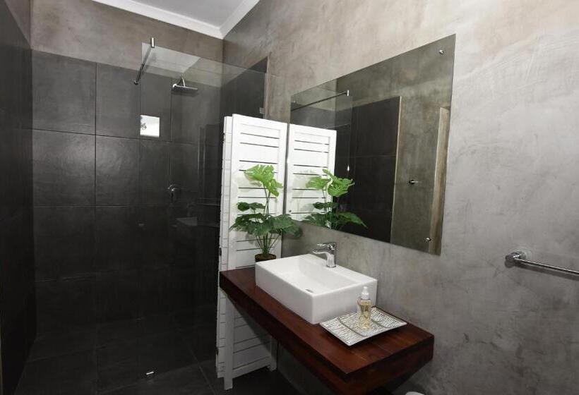 膳宿费 Onq Accommodation