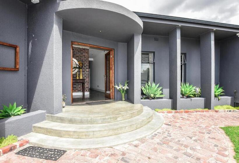 膳宿费 Onq Accommodation