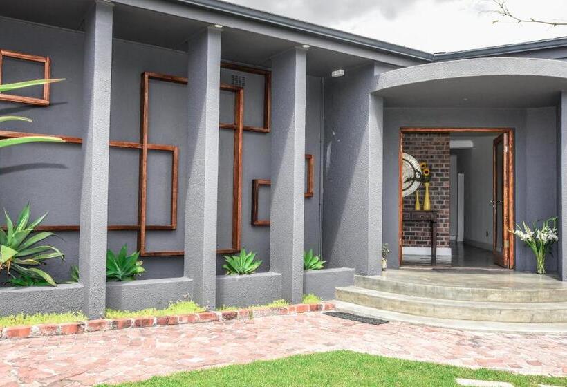 膳宿费 Onq Accommodation