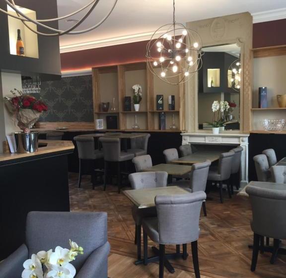 مبيت وإفطار La Cave De L'avenue De Champagne