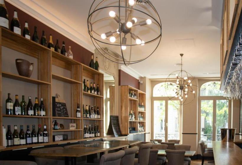 تختخواب و صبحانه La Cave De L'avenue De Champagne