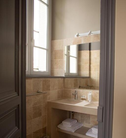 مبيت وإفطار La Cave De L'avenue De Champagne