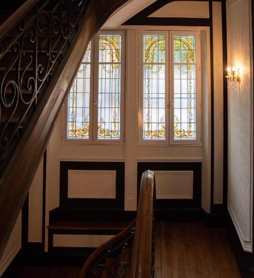 مبيت وإفطار La Cave De L'avenue De Champagne