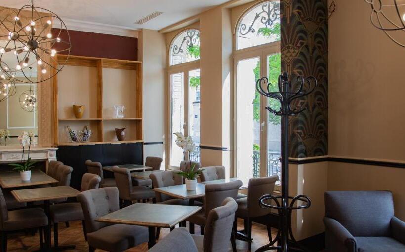 مبيت وإفطار La Cave De L'avenue De Champagne