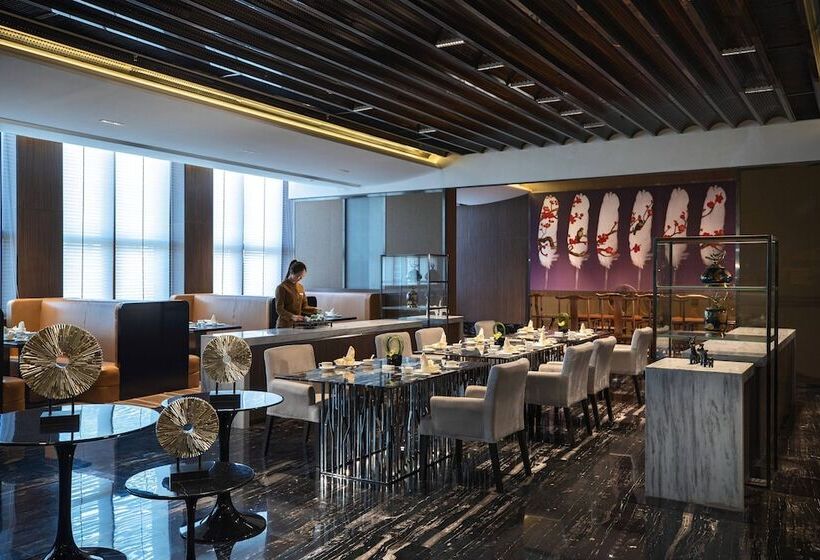 هتل Renaissance Shenyang West