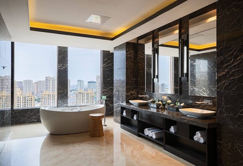 هتل Renaissance Shenyang West