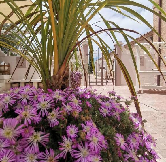 ペンション Flos Guest House