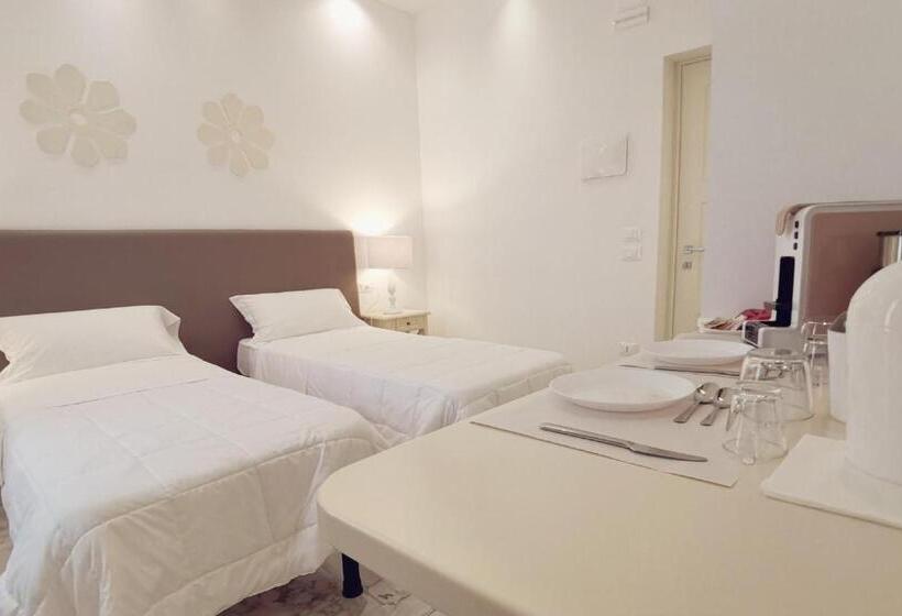 ペンション Flos Guest House