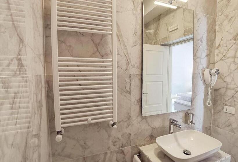 ペンション Flos Guest House