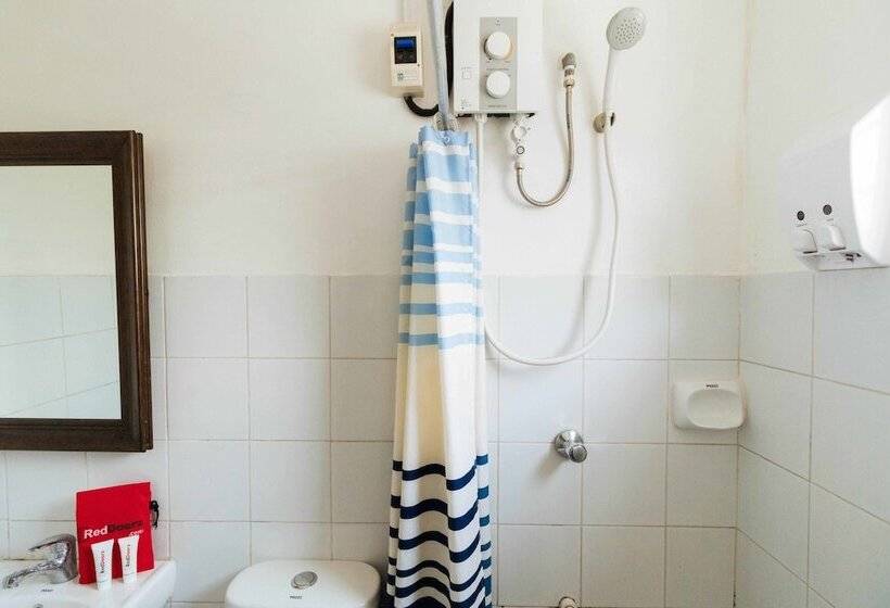 پانسیون Reddoorz Near Quirino Station Manila