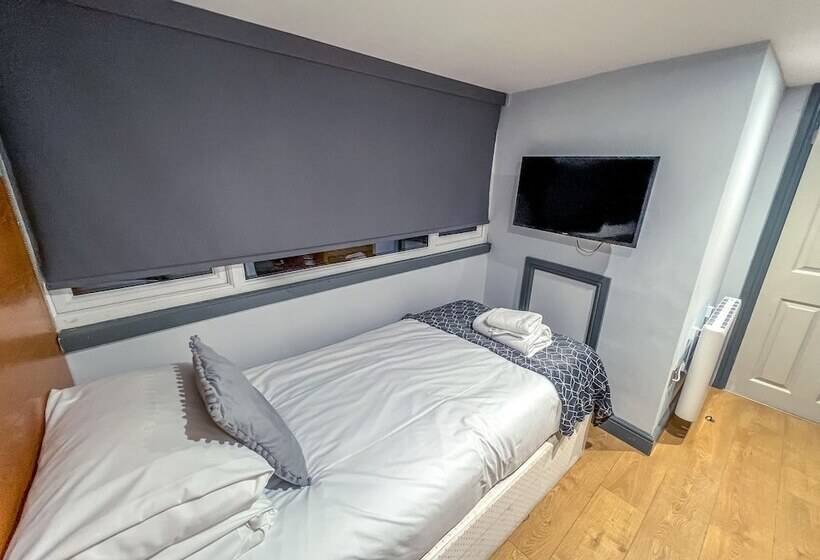 Пансион Twenty Hotel And Bar