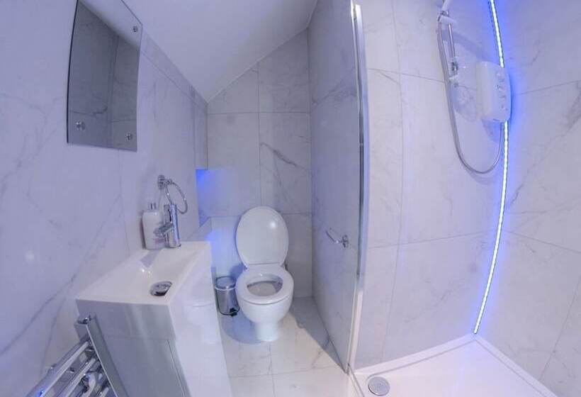 Пансион Twenty Hotel And Bar