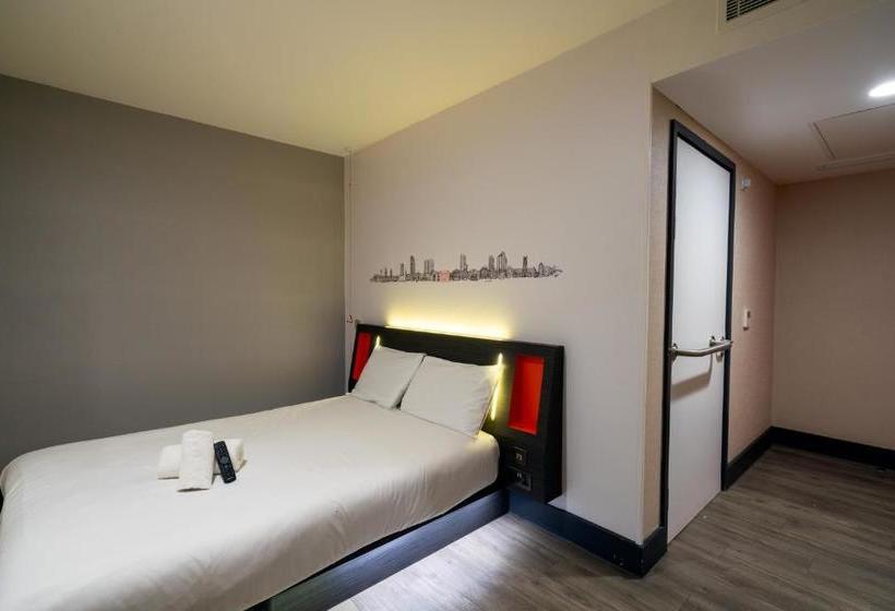 Easyhotel Leeds