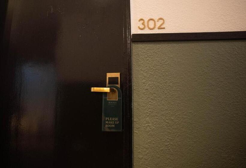 בית מלון כפרי Room V @ Jalan Sultanah Near Bus Stop Batu Pahat