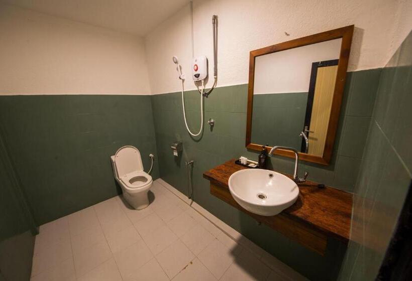 בית מלון כפרי Room V @ Jalan Sultanah Near Bus Stop Batu Pahat