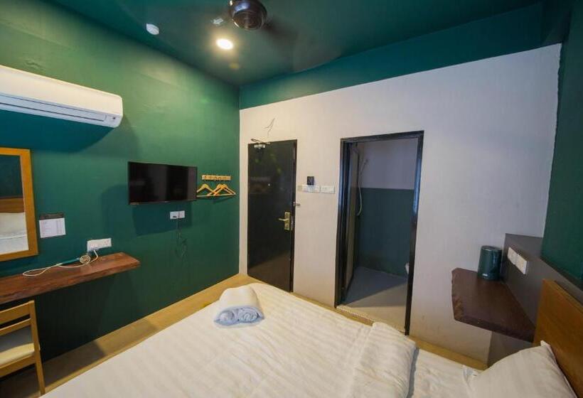 Hotel Room V @ Jalan Sultanah Near Bus Stop Batu Pahat