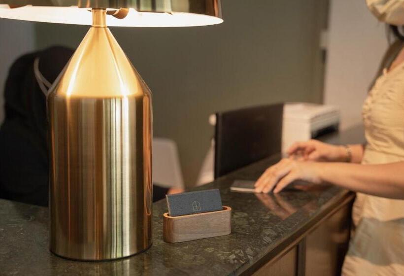 فندق Room V @ Jalan Sultanah Near Bus Stop Batu Pahat