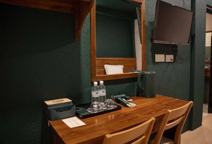 فندق Room V @ Jalan Sultanah Near Bus Stop Batu Pahat