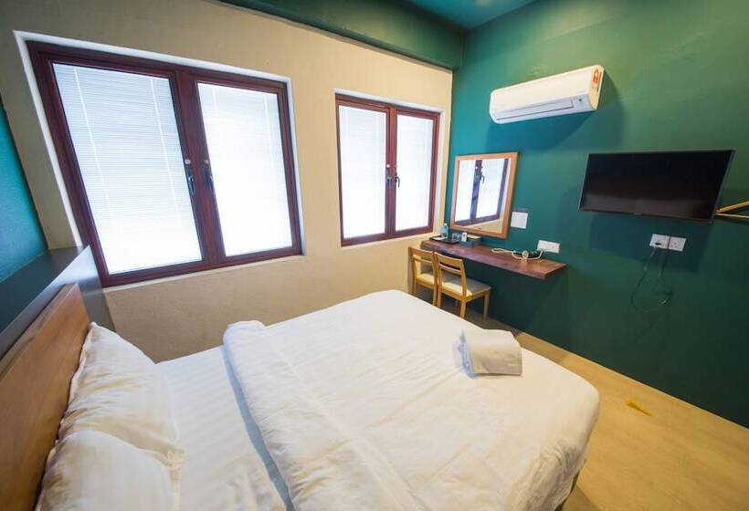 فندق Room V @ Jalan Sultanah Near Bus Stop Batu Pahat