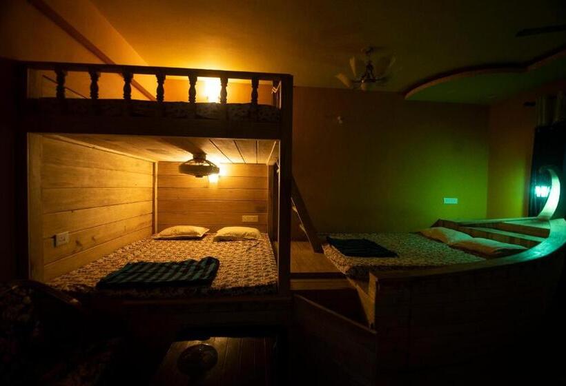 פנסיון Godwill Casa Varca