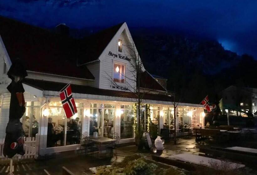 ペンション Stryn Kaffebar & Vertshus