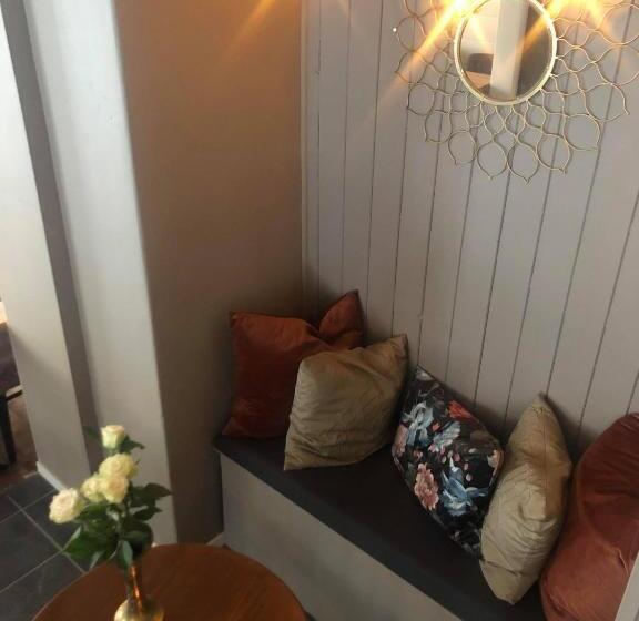 ペンション Stryn Kaffebar & Vertshus