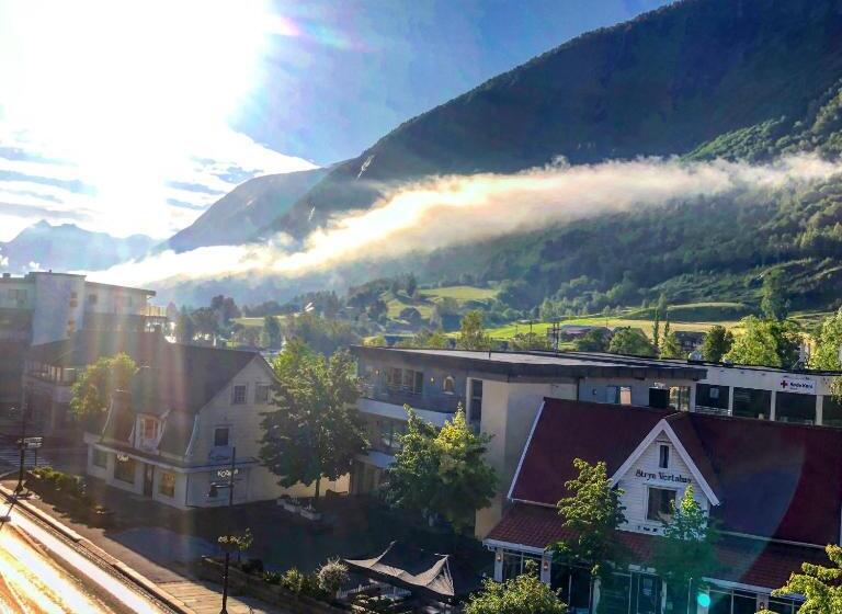 Пансион Stryn Kaffebar & Vertshus