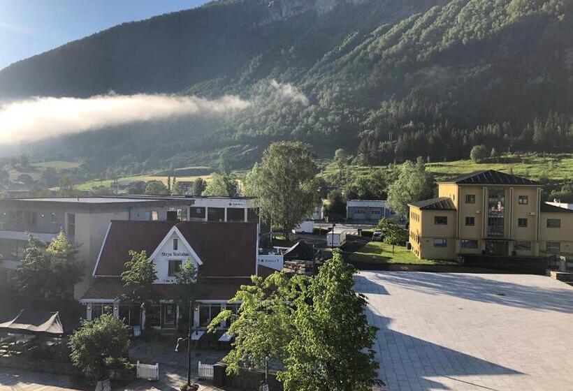 ペンション Stryn Kaffebar & Vertshus