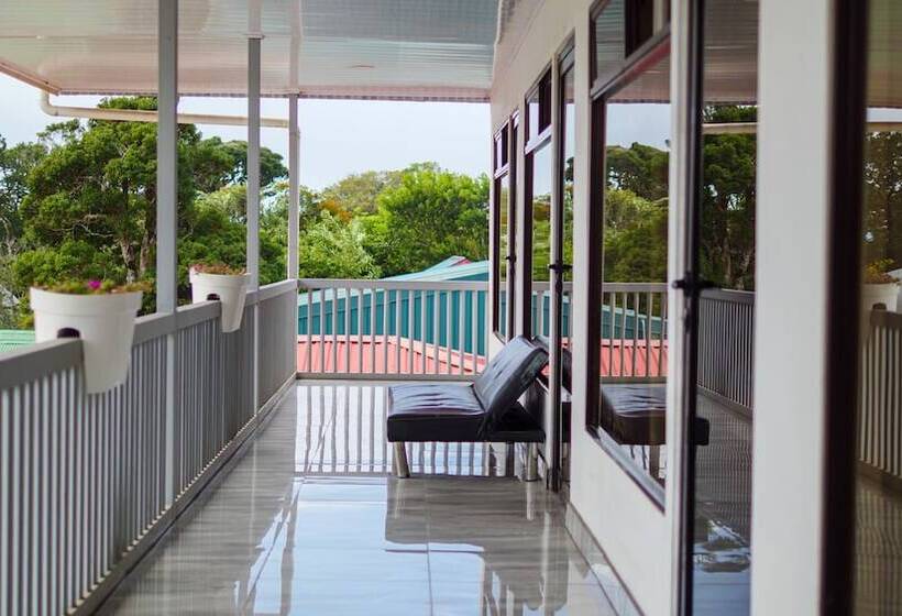 민박 Hostel Cattleya   Monteverde, Costa Rica