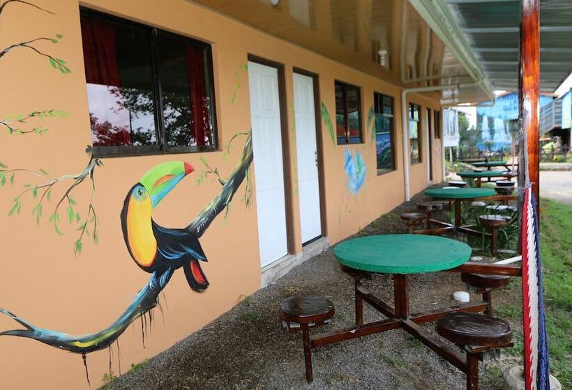 민박 Hostel Cattleya   Monteverde, Costa Rica