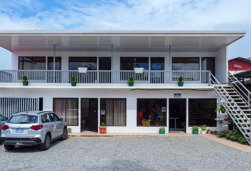 민박 Hostel Cattleya   Monteverde, Costa Rica