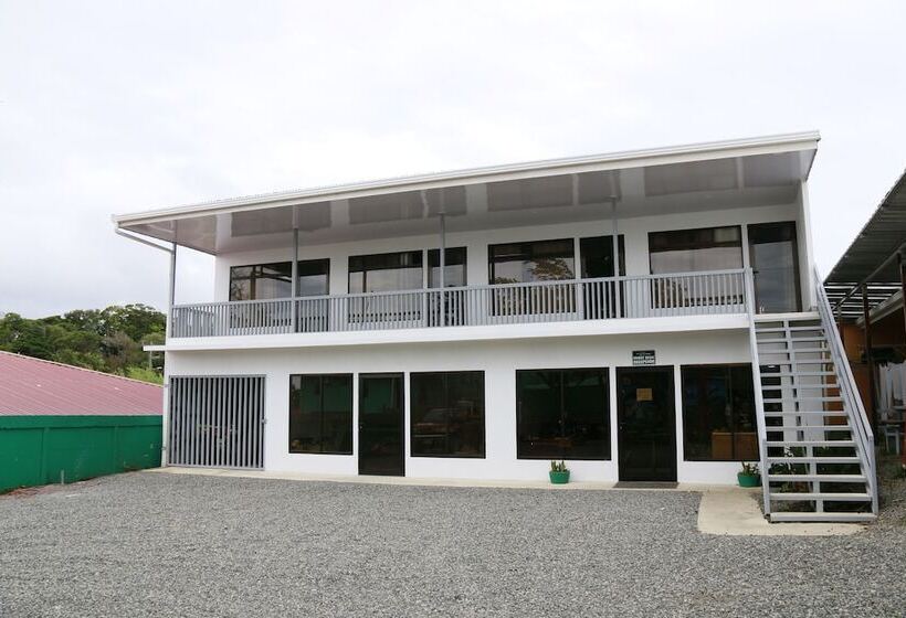 민박 Hostel Cattleya   Monteverde, Costa Rica